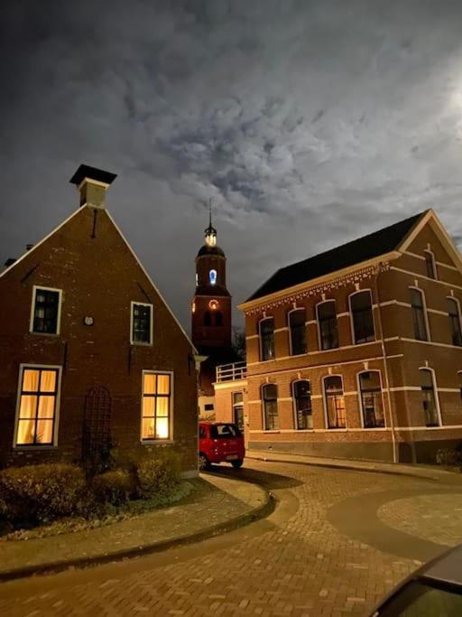 Sfeervol Verblijf In Oude Gemeentehuis Eenrum. Exterior photo