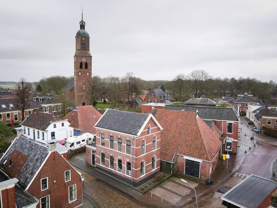 Sfeervol Verblijf In Oude Gemeentehuis Eenrum. Exterior photo