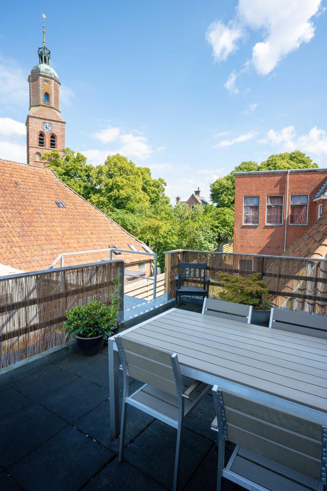Sfeervol Verblijf In Oude Gemeentehuis Eenrum. Exterior photo